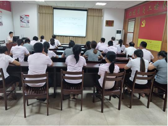 廣西裕達(dá)工程有限公司順利開展2019年工程系列 職稱申報(bào)培訓(xùn)會(huì)